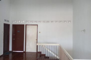 Taman Wangi (Tepi Sungai)