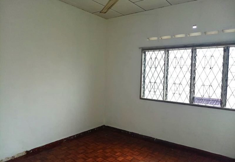 Taman Wangi (Tepi Sungai)