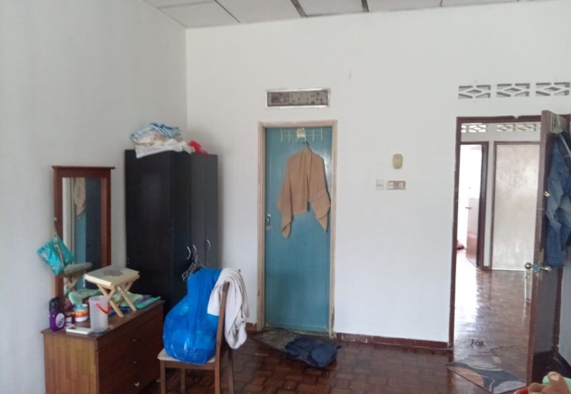 Taman Wangi (Tepi Sungai)