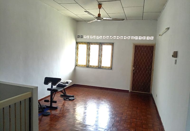 Taman Wangi (Tepi Sungai)