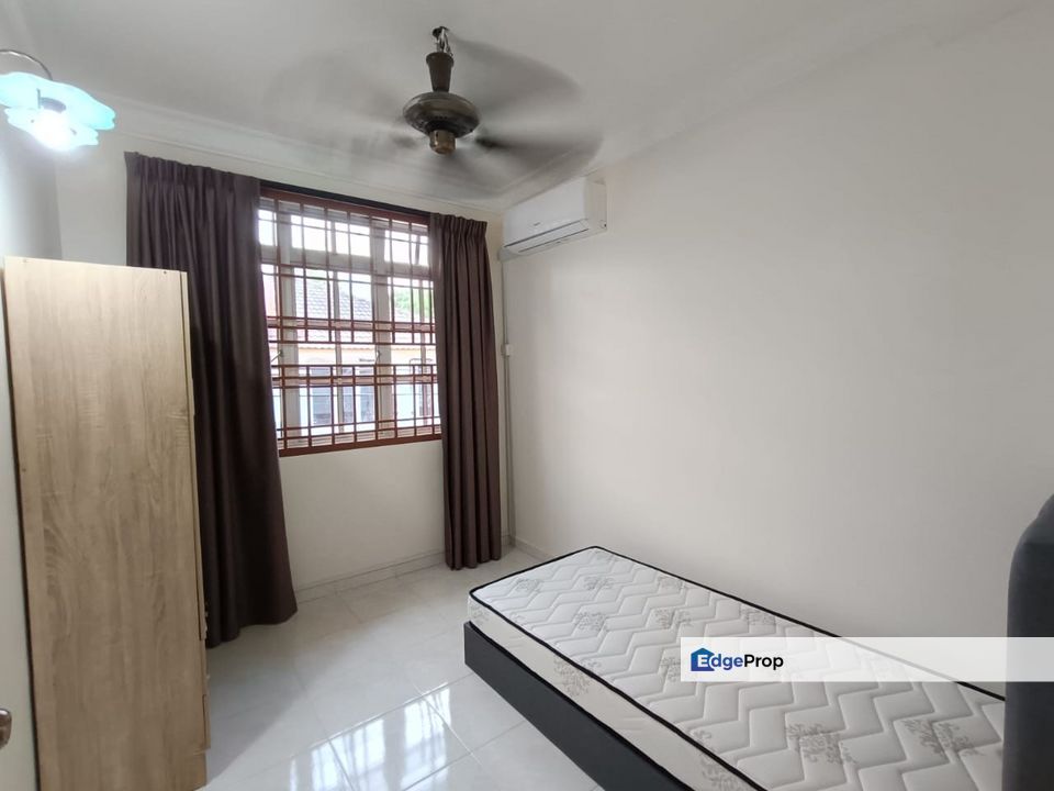 Bukit Indah Room Private Bathroom Near Bus Stop Many Parking, Johor, Johor Bahru