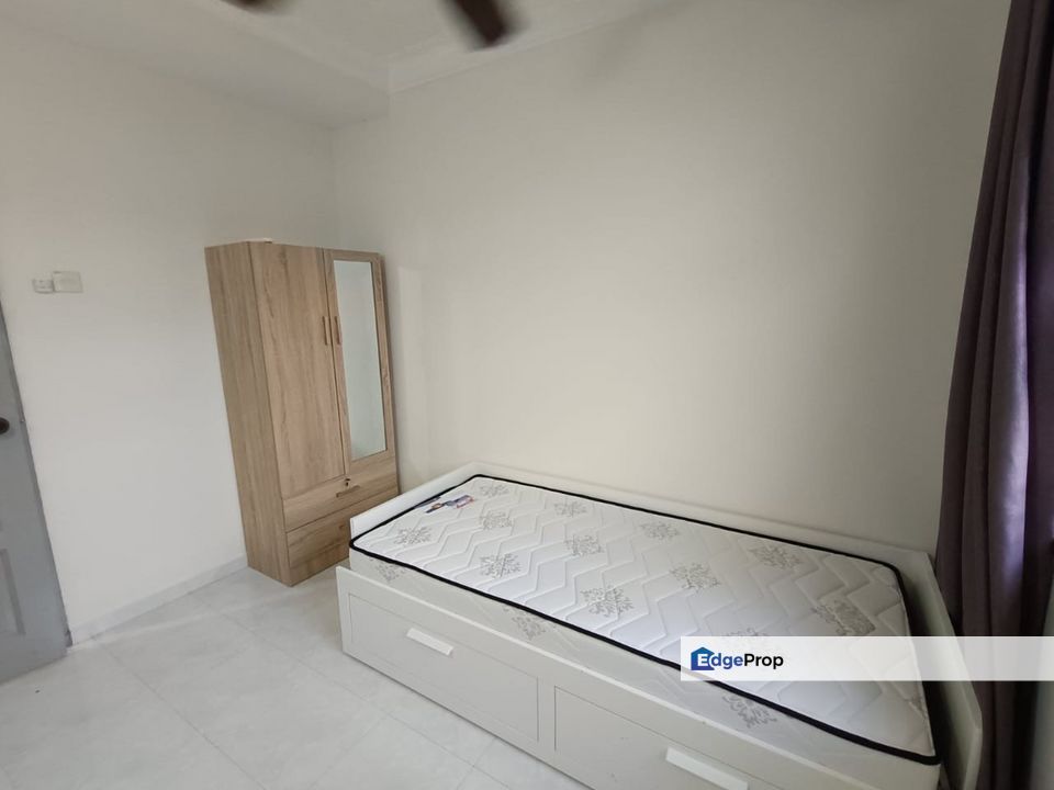 Bukit Indah Room Private Bathroom Near Bus Stop Many Parking, Johor, Johor Bahru