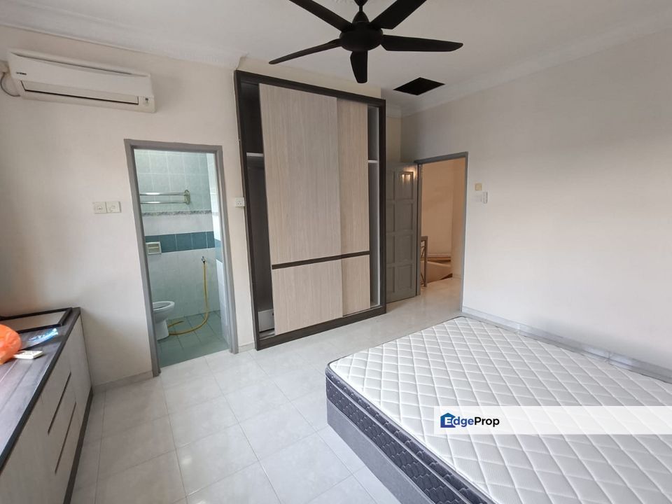 Bukit Indah Room Private Bathroom Near Bus Stop Many Parking, Johor, Johor Bahru