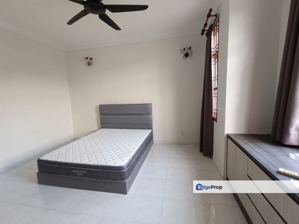 Bukit Indah Room Private Bathroom Near Bus Stop Many Parking, Johor, Johor Bahru