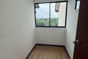 Flat Taman Plentong Utama