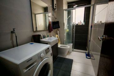 Baypoint @ Country Garden Danga Bay