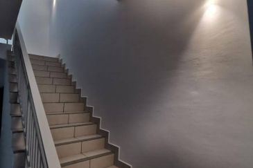 Hazel @ Meridin East