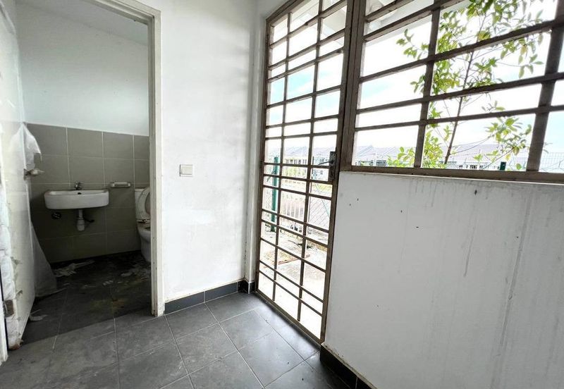 The Fern, Meridin East