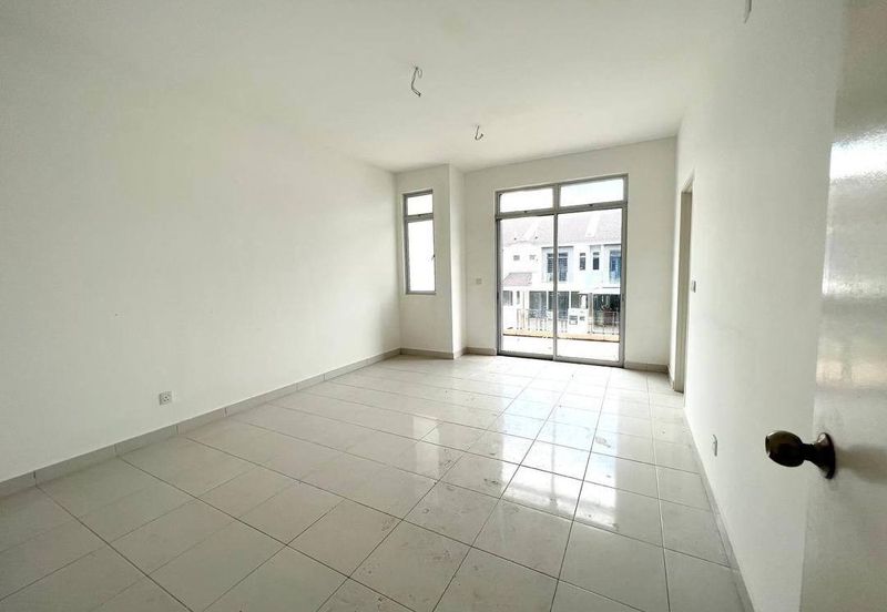 The Fern, Meridin East