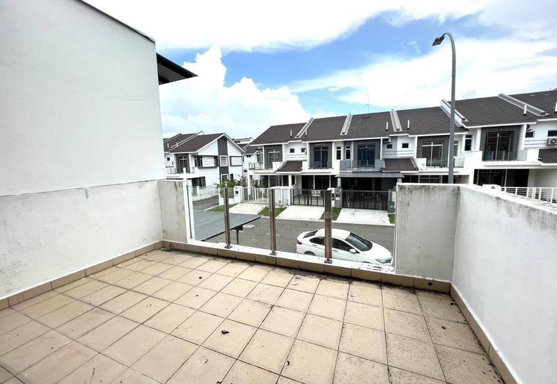 The Fern, Meridin East