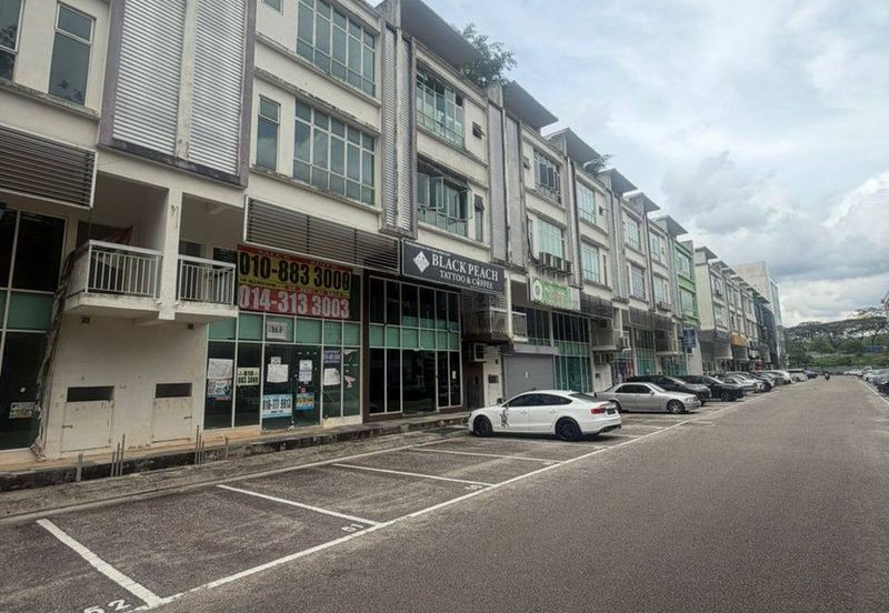 Pusat Perdagangan Danga Utama