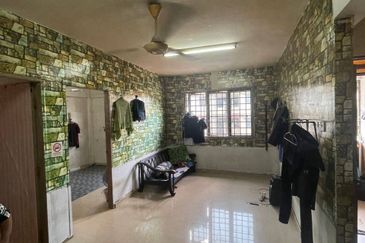 Ulu Tiram , Taman Desa Cemerlang , Pangsapuri Akasia , Low Cost Flat for sale 