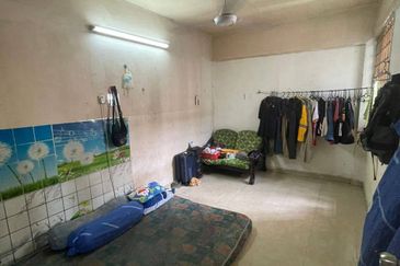 Ulu Tiram , Taman Desa Cemerlang , Pangsapuri Akasia , Low Cost Flat for sale 