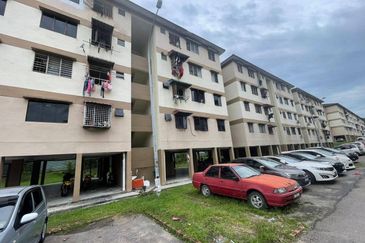 Ulu Tiram , Taman Desa Cemerlang , Pangsapuri Akasia , Low Cost Flat for sale 