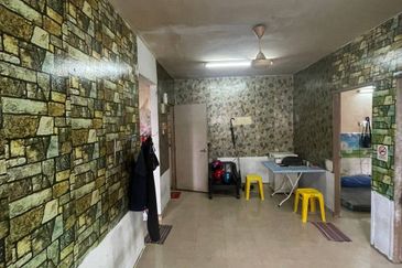 Ulu Tiram , Taman Desa Cemerlang , Pangsapuri Akasia , Low Cost Flat for sale 