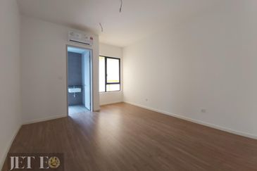 Luxura Residence @ twentyfive.7