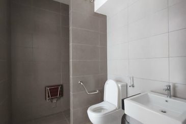 Luxura Residence @ twentyfive.7