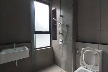 Luxura Residence @ twentyfive.7