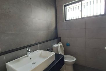 Luxura Residence @ twentyfive.7