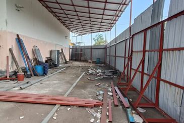 West Port, Pulau Indah