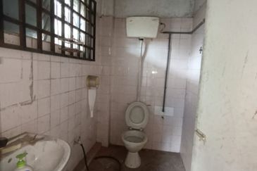 West Port, Pulau Indah