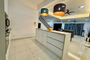 Duta Villa, Setia Alam