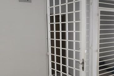 Azaria Apartment @ Bandar Paklands