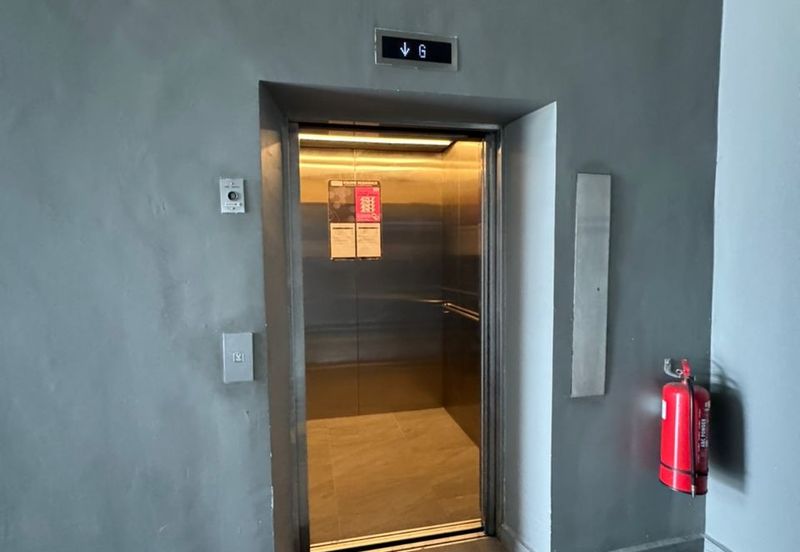 Equine Residence Shoplot