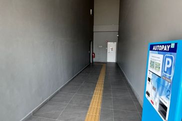 Equine Residence Shoplot