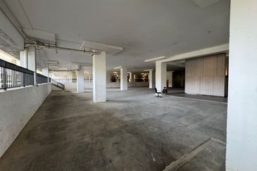 Equine Residence Shoplot