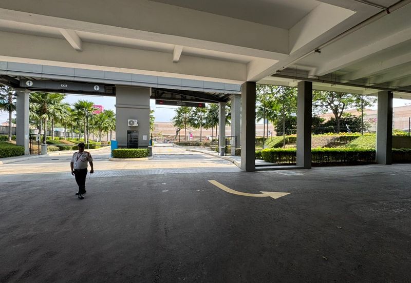 Equine Residence Shoplot