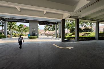 Equine Residence Shoplot