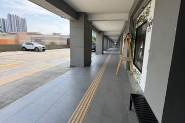 Equine Residence Shoplot