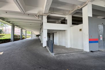 Equine Residence Shoplot