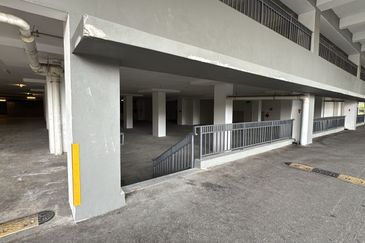 Equine Residence Shoplot