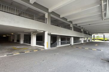 Equine Residence Shoplot