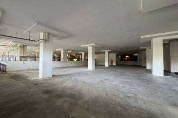 Equine Residence Shoplot