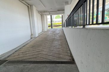 Equine Residence Shoplot