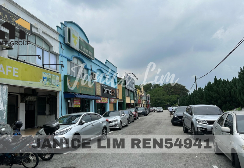 Pusat Perniagaan Putra