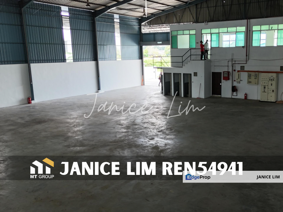 Lunas 1.5 Storey Bungalow Warehouse Factory For Rent, Kedah, Lunas