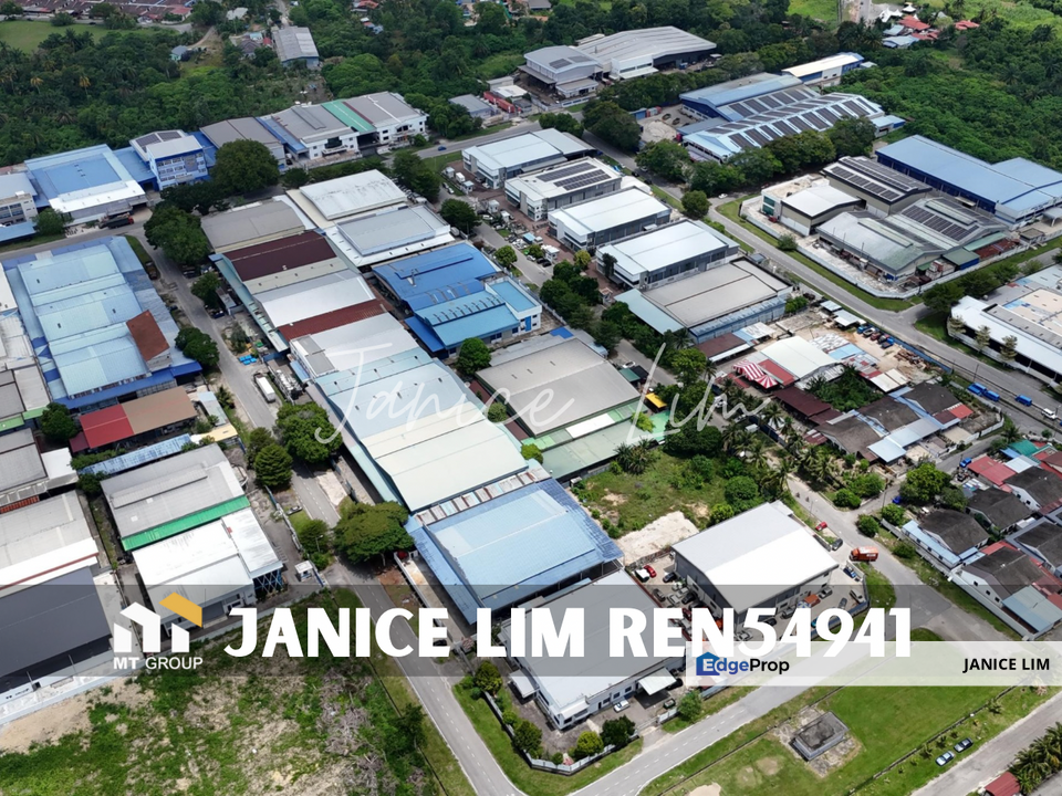 Lunas 1.5 Storey Bungalow Warehouse Factory For Rent, Kedah, Lunas