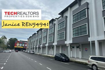 Kulim Avenue 3 Storey Shoplot Ground Floor Unit Facing Road