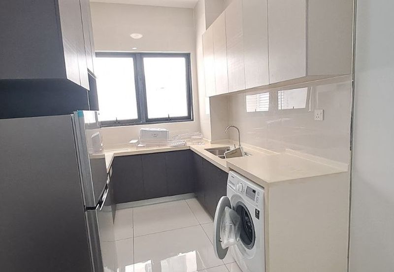 Baypoint @ Country Garden Danga Bay