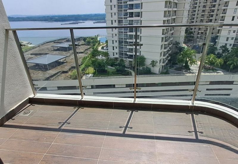 Baypoint @ Country Garden Danga Bay