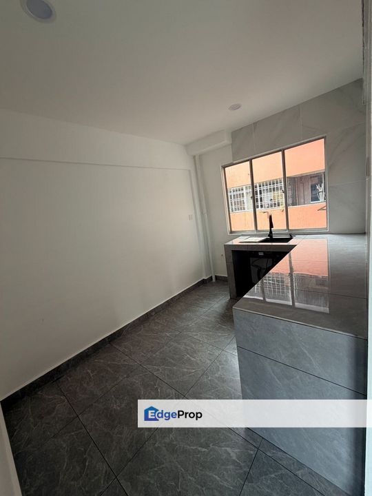 Twin Tower Residence for Sale ( 2 Carparks Available), Johor, Johor Bahru