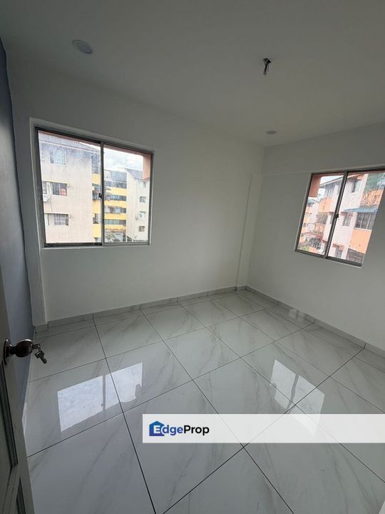 Twin Tower Residence for Sale ( 2 Carparks Available), Johor, Johor Bahru