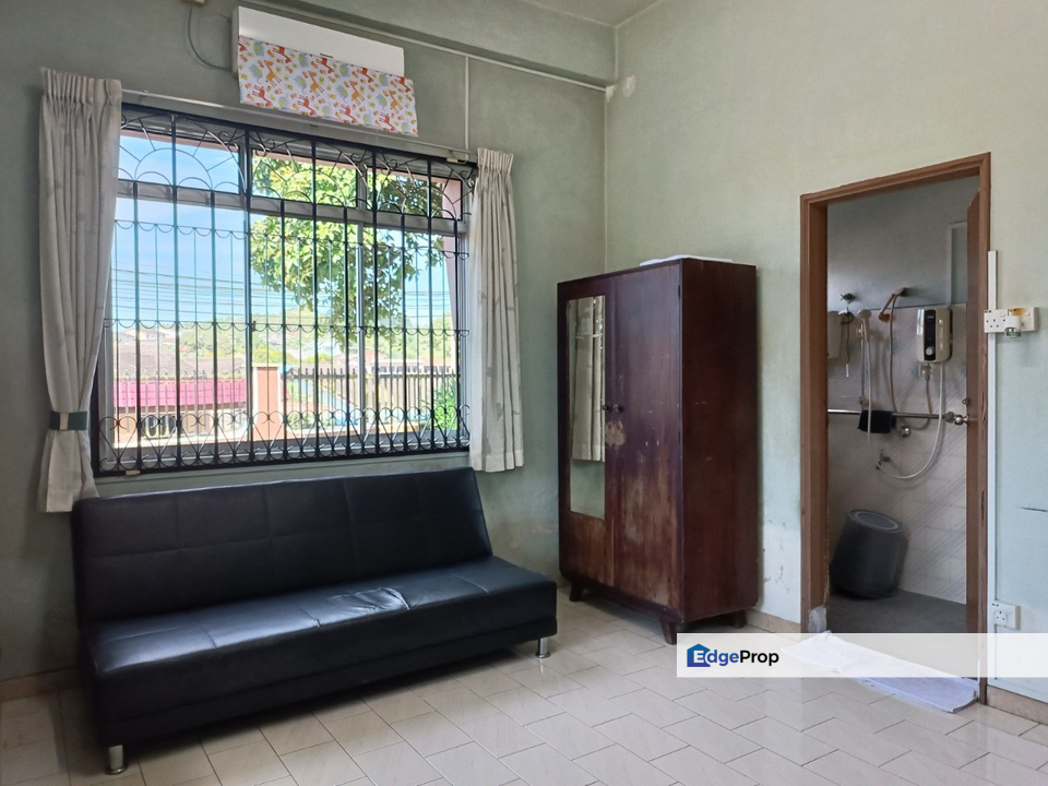 Bungalo for Sale at Ulu Tiram near Highway, Johor, Ulu Tiram