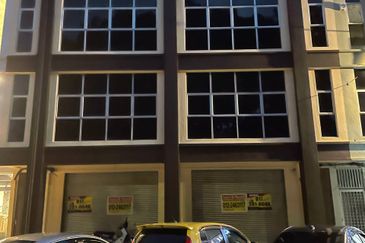 Facing AMJ Highway Taman Semabok Perdana