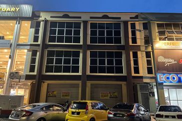 Facing AMJ Highway Taman Semabok Perdana