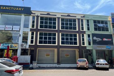 Facing AMJ Highway Taman Semabok Perdana